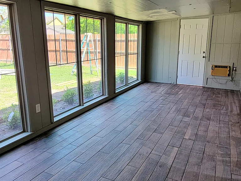 Enclosed Patio with AC