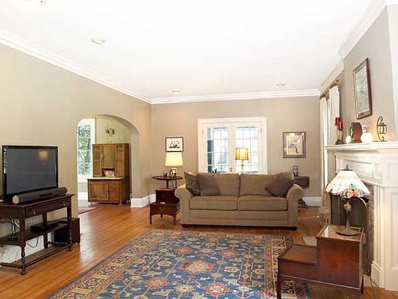 3rd image of 3407 Montview Dr