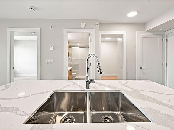 4th image of 171 Jensen Ave W #301