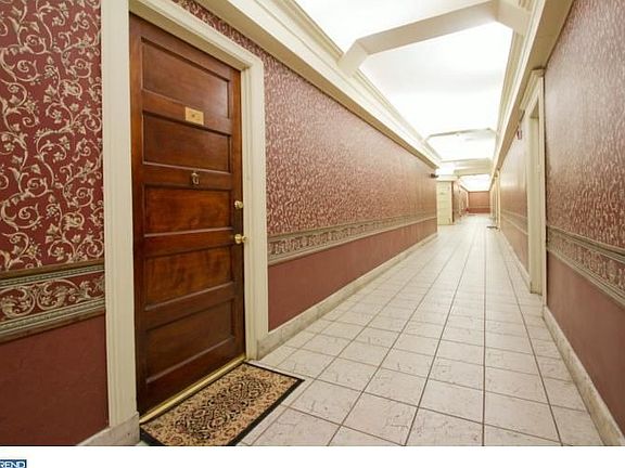 5th image of 250 S 13th St APT 3G