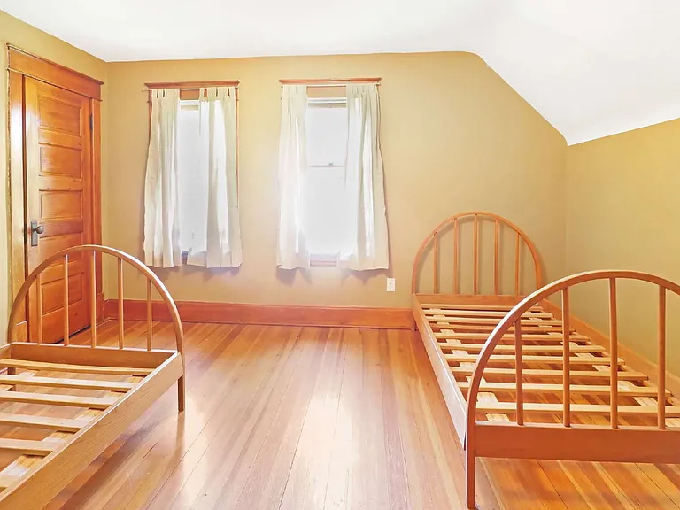 1182 Woodbridge St — Photo 7