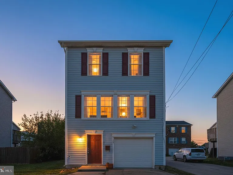 1609 Airport Ave — Photo 2