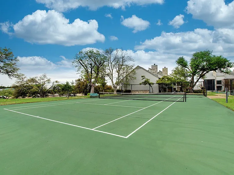105 World Of Tennis Sq — Photo 33