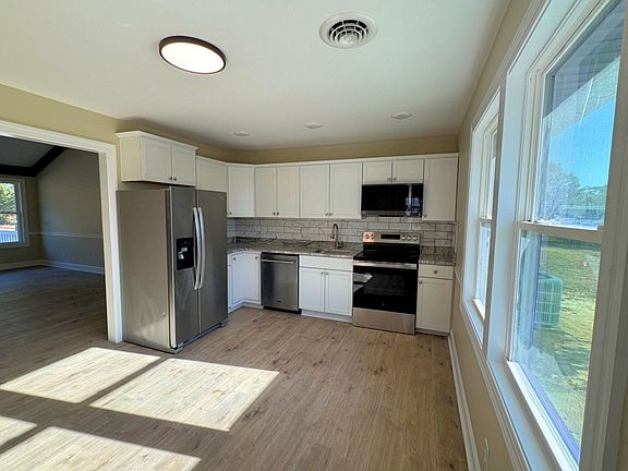 4th image of 5410 Oak Dr
