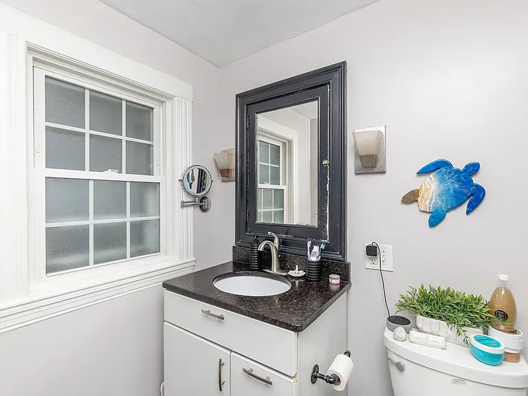 10 Underhill St #2 — Photo 17