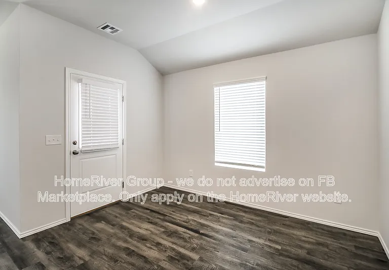3119 Valley Dr — Photo 2