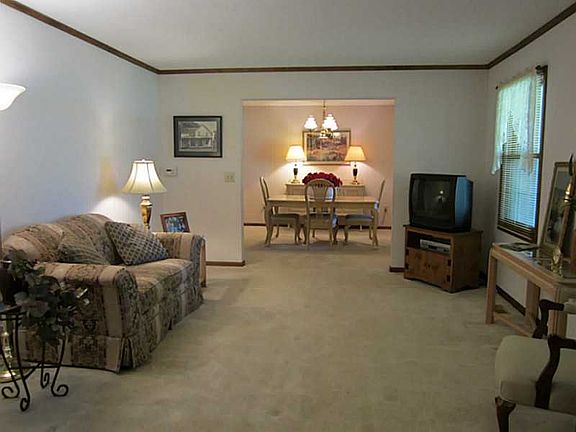 3rd image of 695 Brookwood Dr