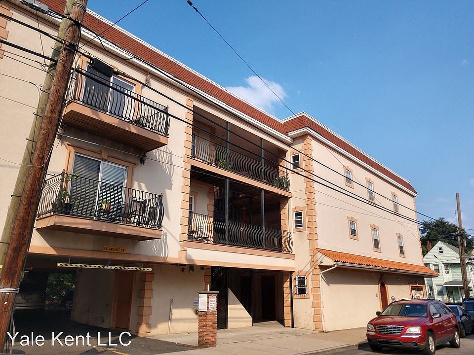 1st image of 133 Lincoln Ave APT 2