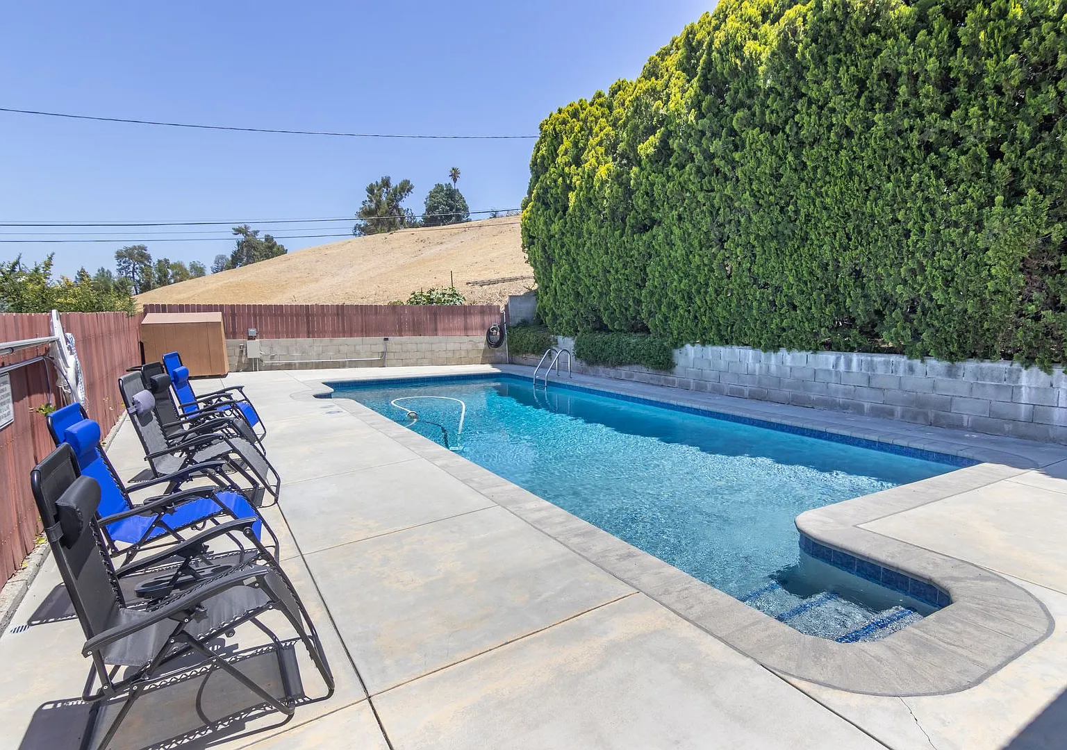 Charming 3 Bedroom 2 Bath Ranch -Style home — Photo 3