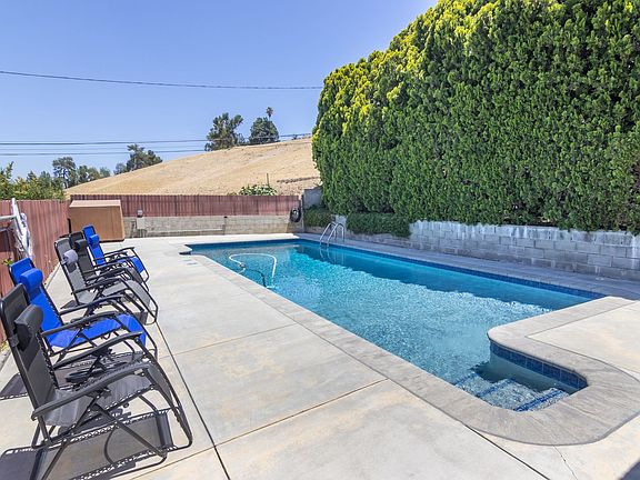 3rd image of 22436 Avenue San Luis
