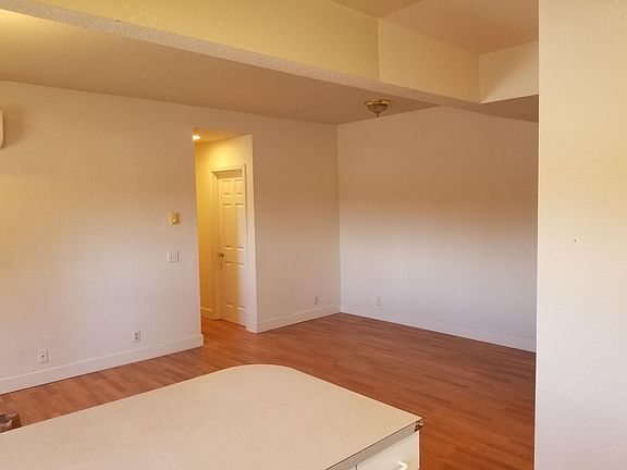 5th image of 404 S Laurel St #402