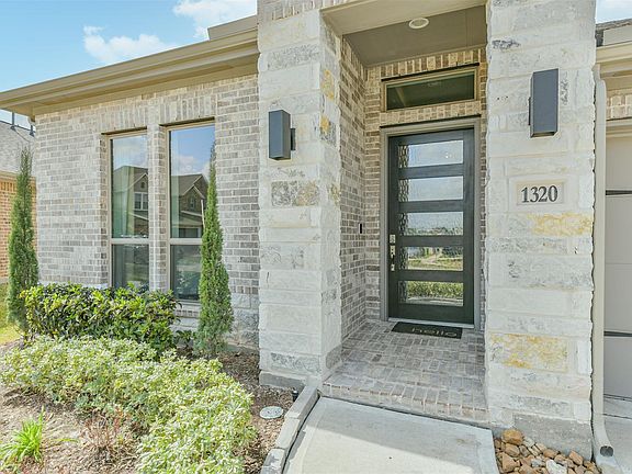 2nd image of 1320 Rio Hollow Ln