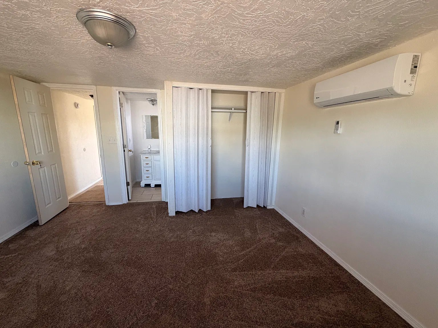 2 bed, 980 sqft, $1,500 — Photo 3