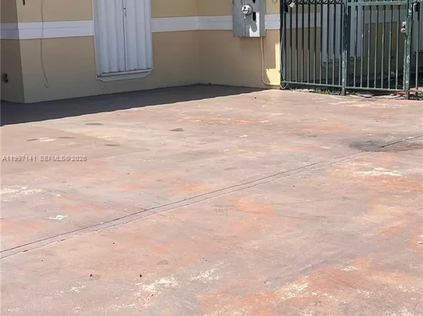 501 NW 97th St, Miami, FL 33150