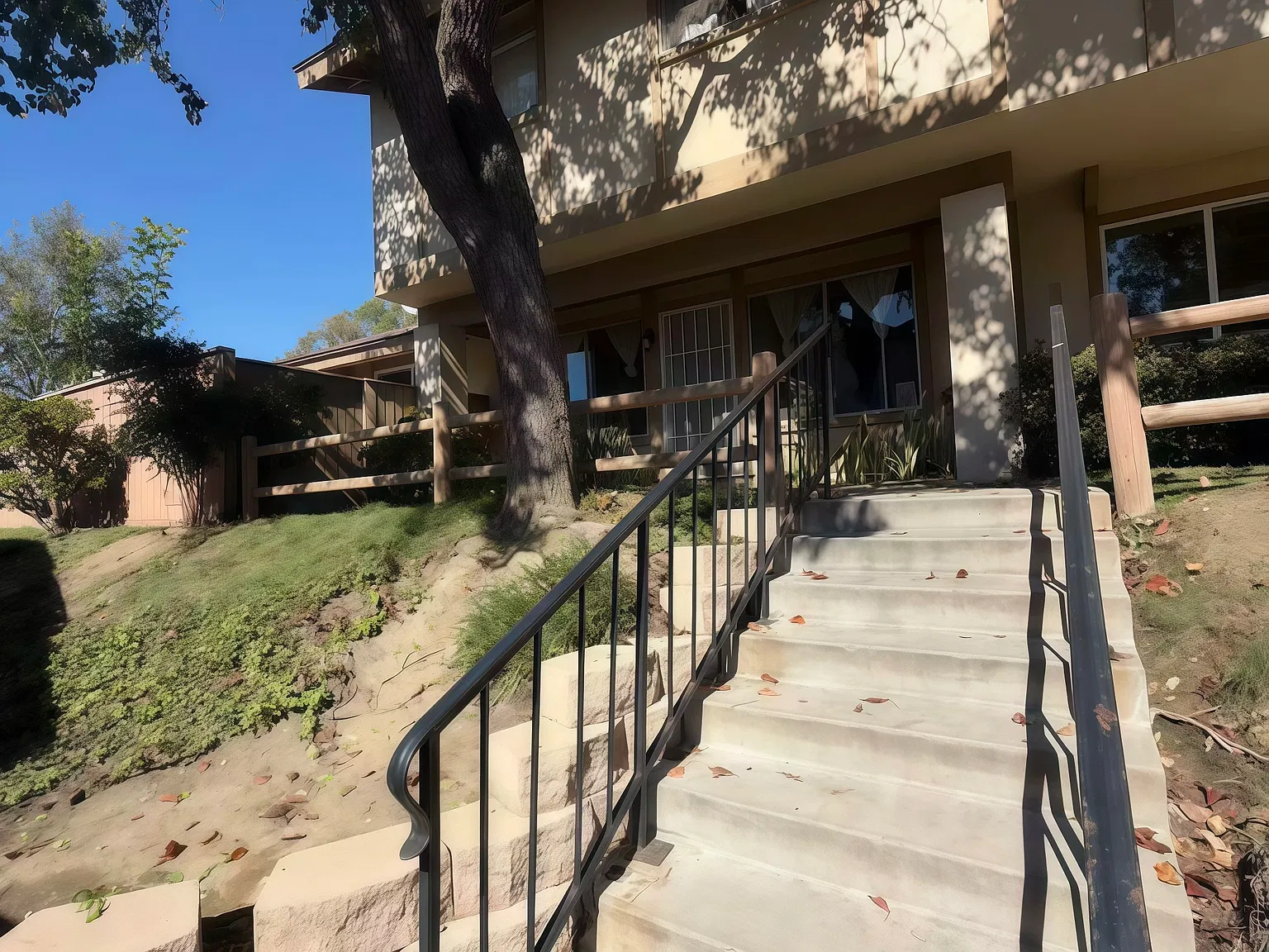 3 bed, 1.5 bath, 1010 sqft, $3,150 — Photo 1