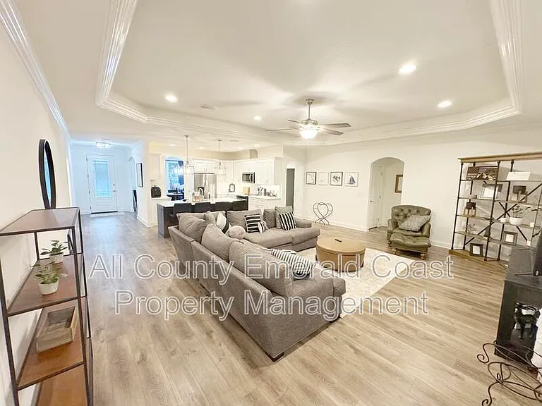 481 Kelly St — Photo 13