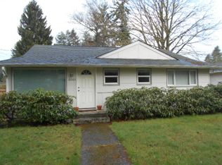 18003 10th Ave NE, Seattle, WA 98155