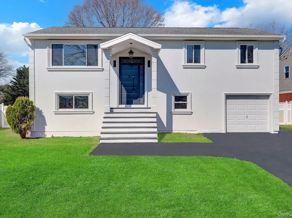 116 Southern Boulevard, Hauppauge, NY 11788