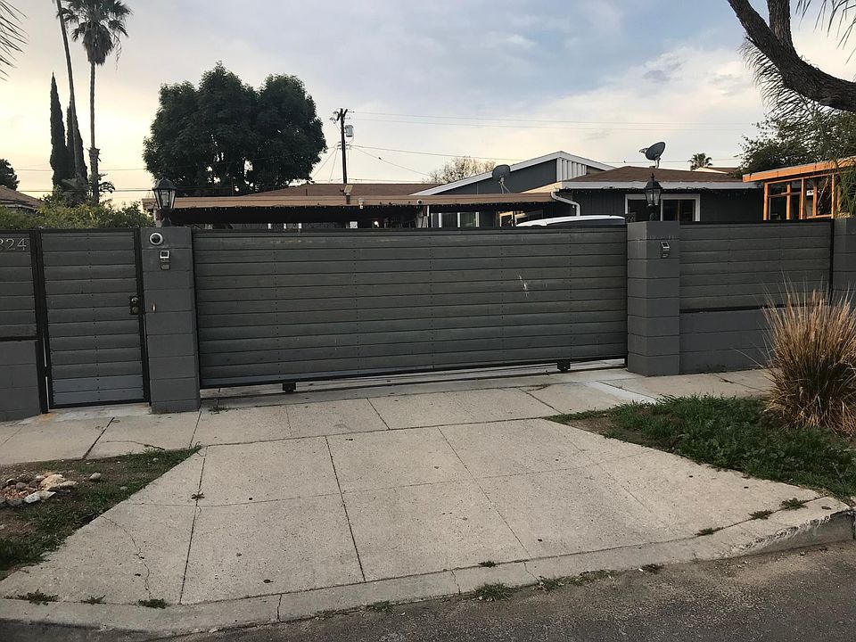 Front view of residence where apartment unit is located - Se