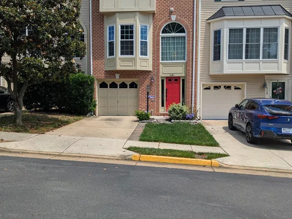 5181 Ballycastle Cir, Alexandria, VA 22315