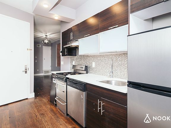 4th image of 1426 Putnam Ave #3L