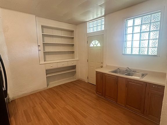 3rd image of 520 Roosevelt Ave #1