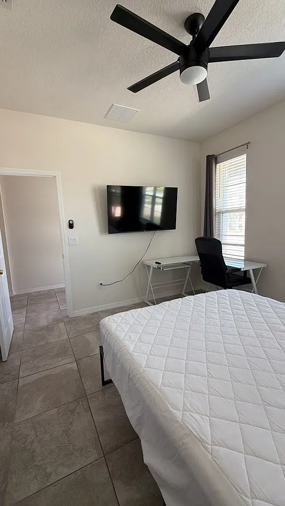 6 bed, 2980 sqft, $950 — Photo 3