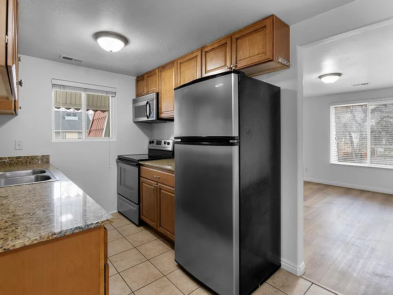 455 N 400 W #15 — Photo 5