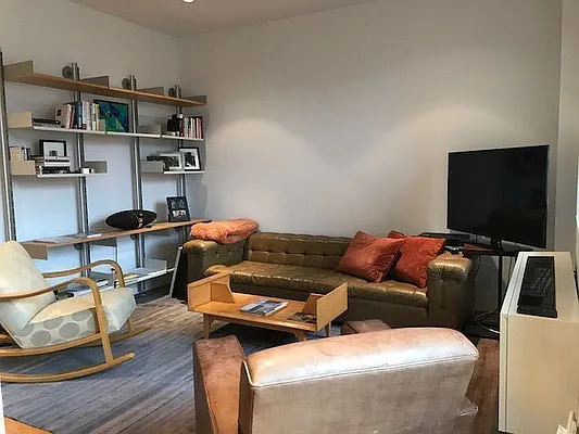 Rented by Veracity NYC LLC | media 23