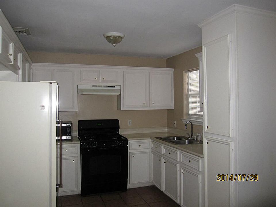 Apt B Kitchen