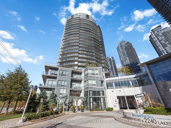 15 Legion Rd #102, Toronto, ON M8V 0A9