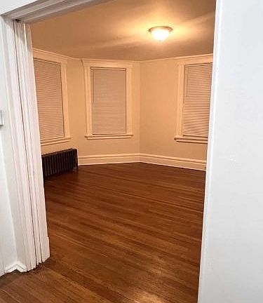 2nd image of 33 Washington Ter APT 1