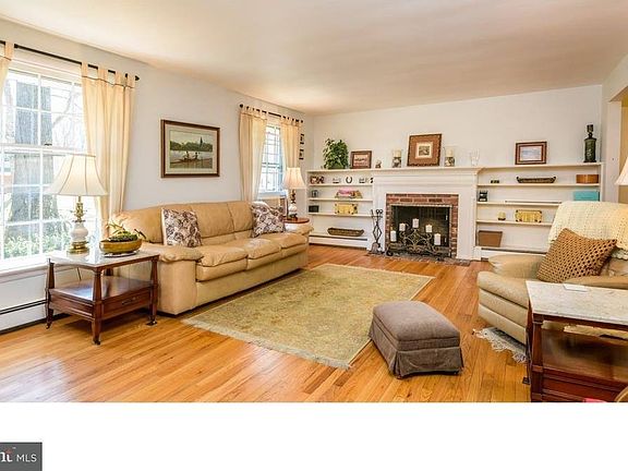 2nd image of 526 Dogwood Ln