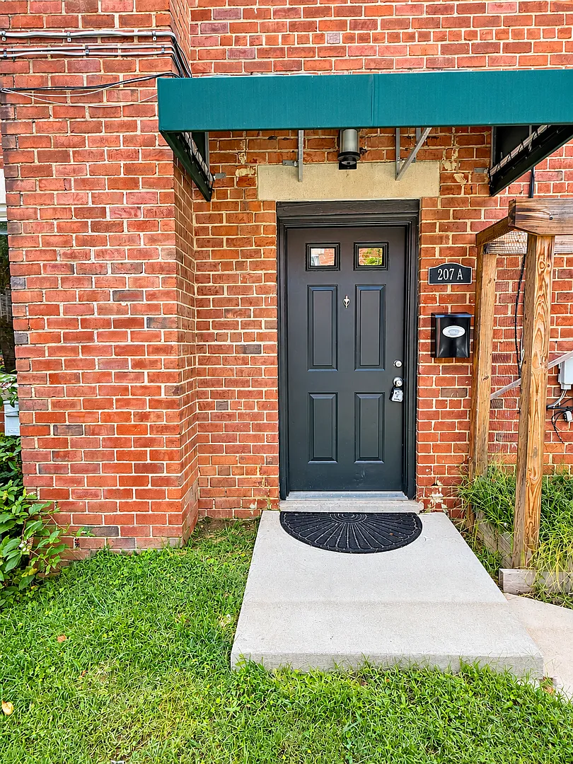 Dawson Avenue Apartments- 1202DA — Photo 1