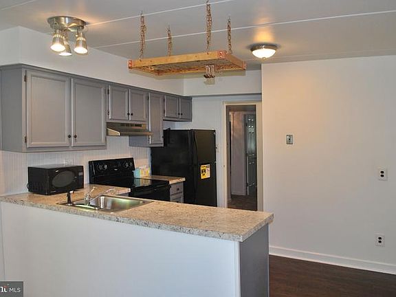 2nd image of 100 Campbell Cir #D25