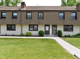 45 Homestead Ln #45, Brookfield, CT 06804
