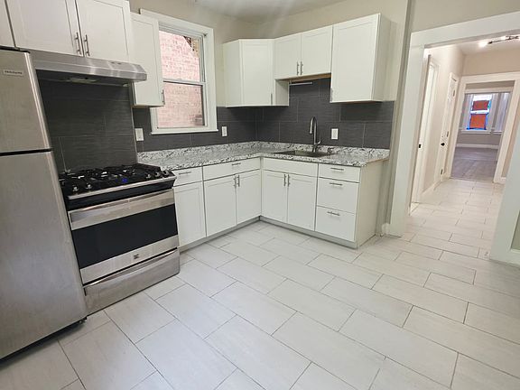 2nd image of 212 Bidwell Ave #2A