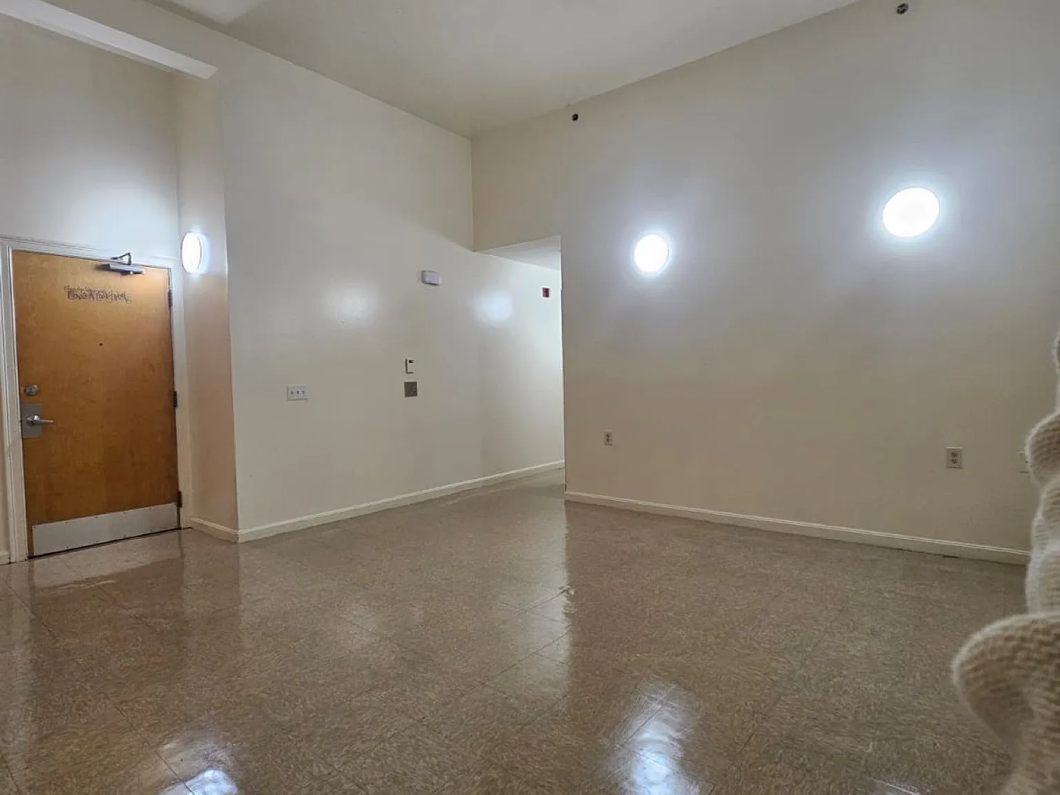 2 bed, 600 sqft, $2,400 — Photo 2