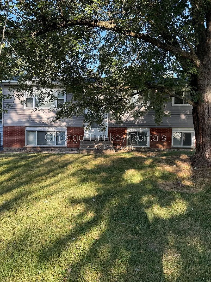 5 bed, 2.0 bath, 1800 sqft, $2,600 — Photo 3
