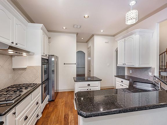 4th image of 2221 Madera St
