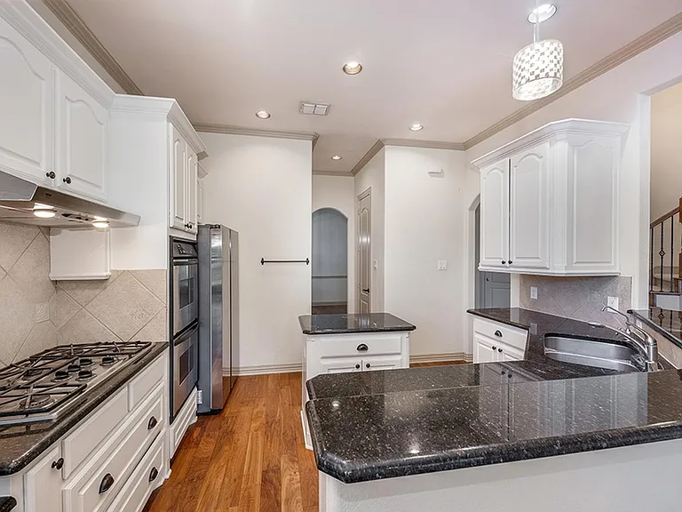 2221 Madera St — Photo 3