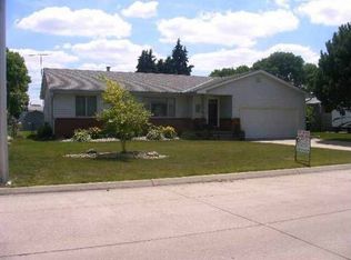 1817 E 9th St, Fremont, NE 68025
