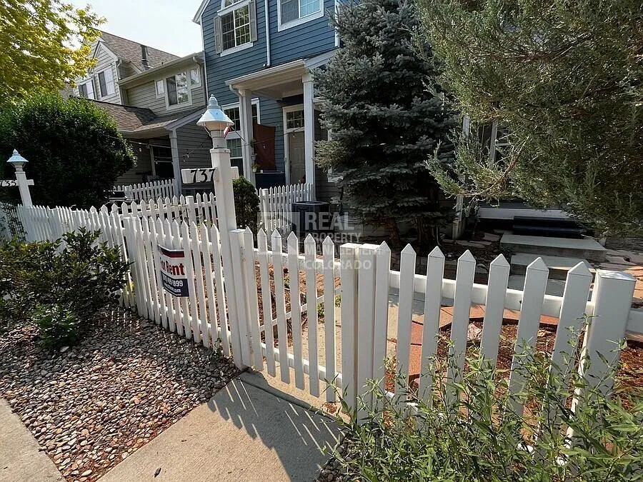 Beautiful Mountain Views at Sunset from Your Townhome in Longmont! — Photo 4