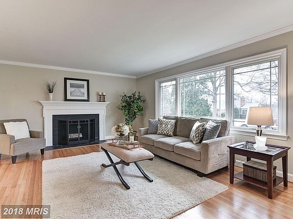 4th image of 9813 E Bexhill Dr