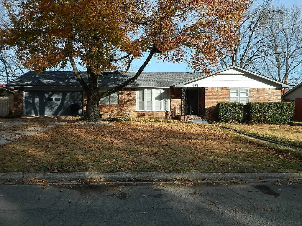 3 bed, 2.0 bath, 1730 sqft, $1,600 — Photo 2