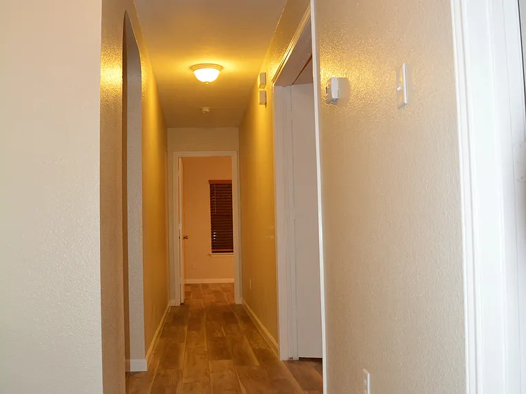 4616 Woodstock Dr — Photo 20