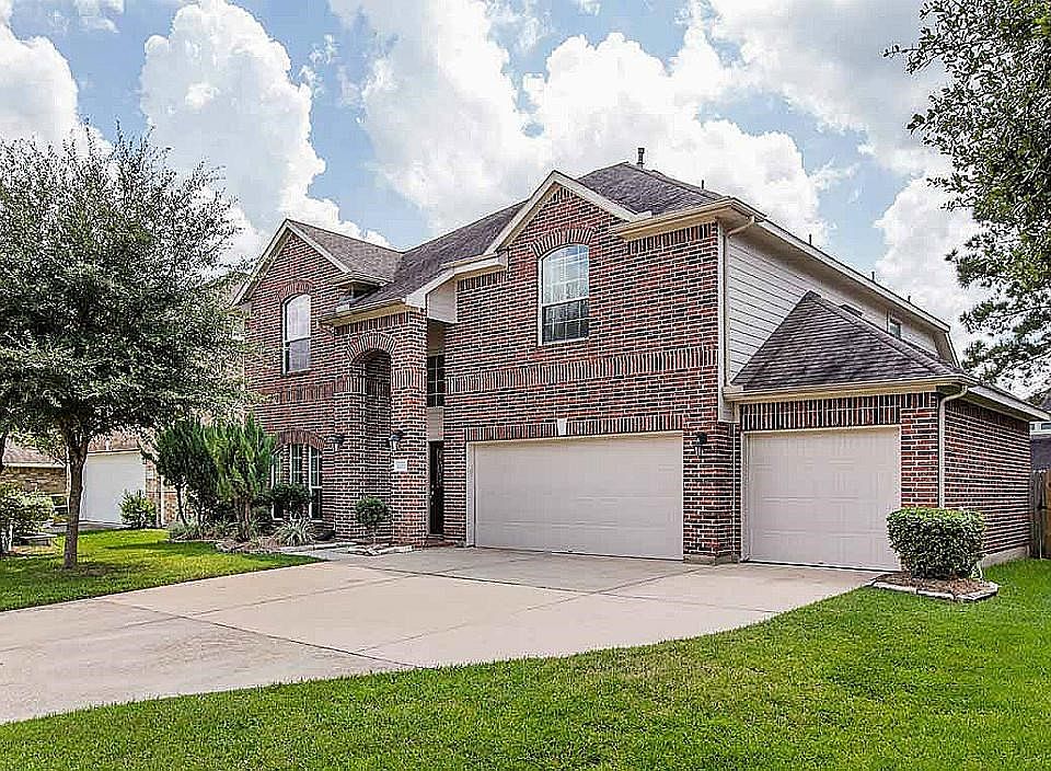 Lovely Kimball Hills Home features a 3-Car Garage large enough for vehicles and lots of storage!