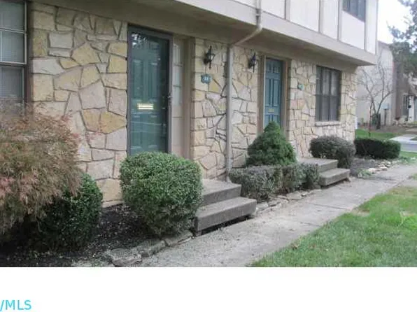 83 Stornoway Dr W, Columbus, OH 43213