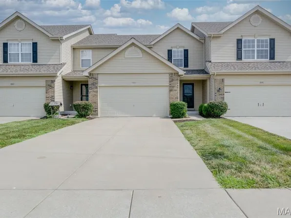 1844 Sterling Oaks Dr, Saint Peters, MO 63376