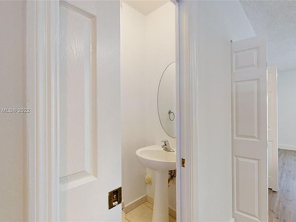 5th image of 2207 SE 25th Ave #2207